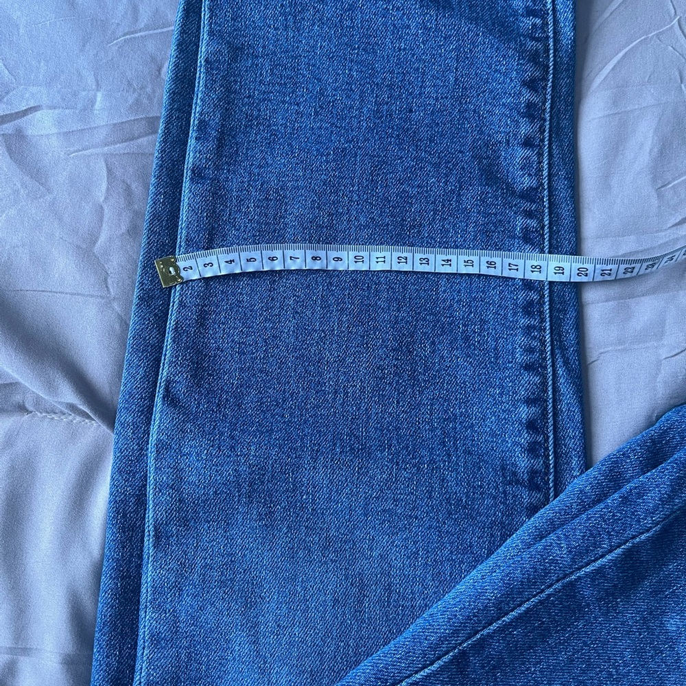 Levi's Classic Blue Jeans - Picture 12 of 16